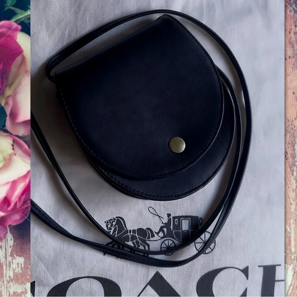 VINTAGE COACH BLACK HORSESHOE CROSSBODY /  BELT BAG 4857